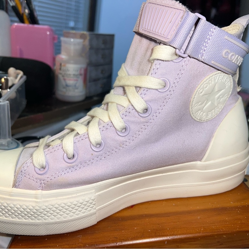 Converse High-Top Sneakers in Light Purple and Off-White like new - Picture 12 of 16